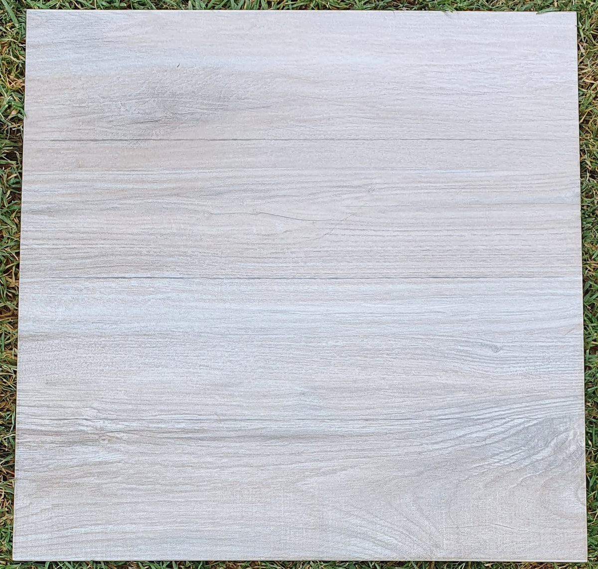 LOURDES PINO CLARO 56X56CM (2.17M2)